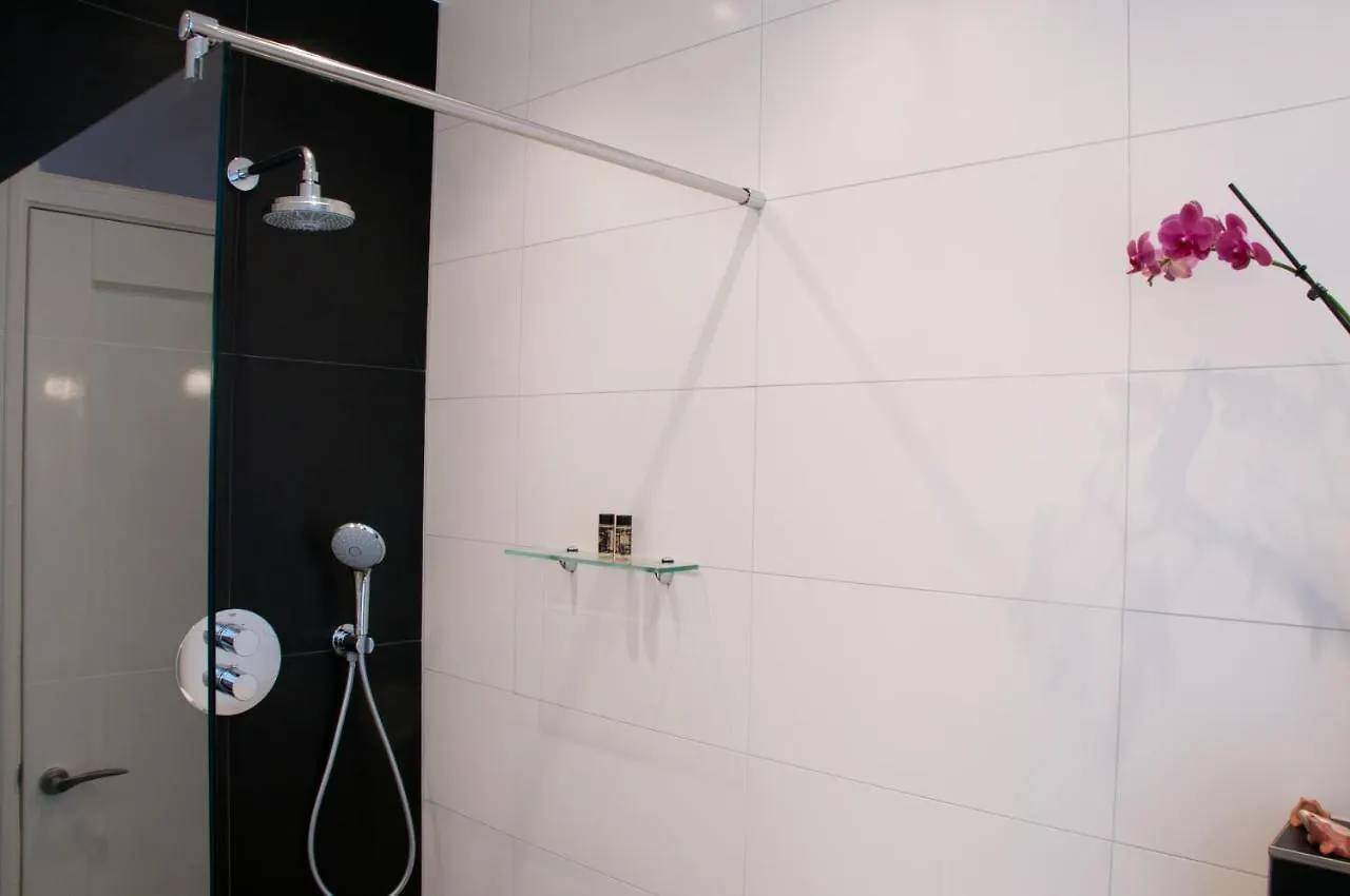 Le Quartier Sonang Bed & Breakfast Amsterdam Netherlands